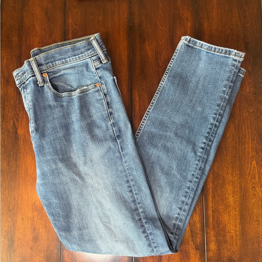 Classic Blue Denim Jeans: Men’s Levi’s 34 x 34 - Picture 6 of 8
